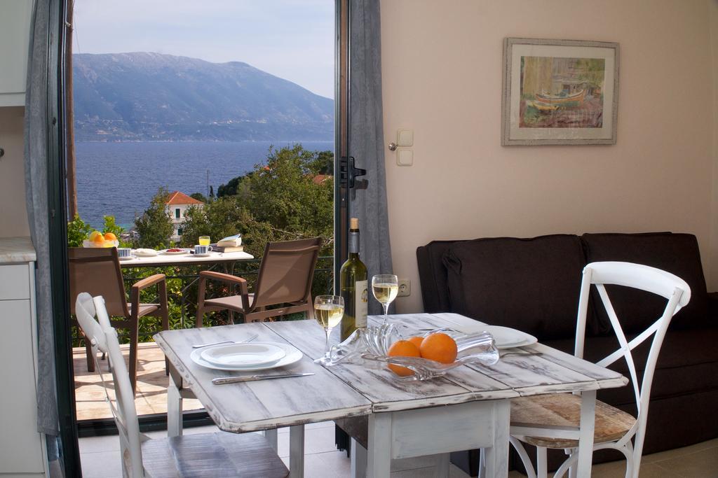 Martini Waterfront Suites Fiskardo Dış mekan fotoğraf