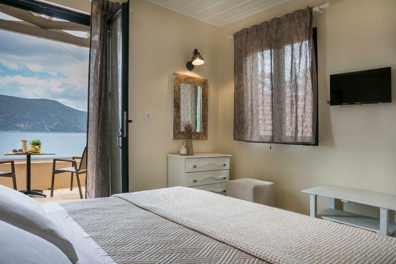 Martini Waterfront Suites Fiskardo Dış mekan fotoğraf