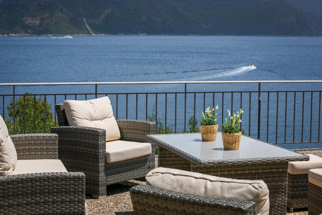 Martini Waterfront Suites Fiskardo Dış mekan fotoğraf